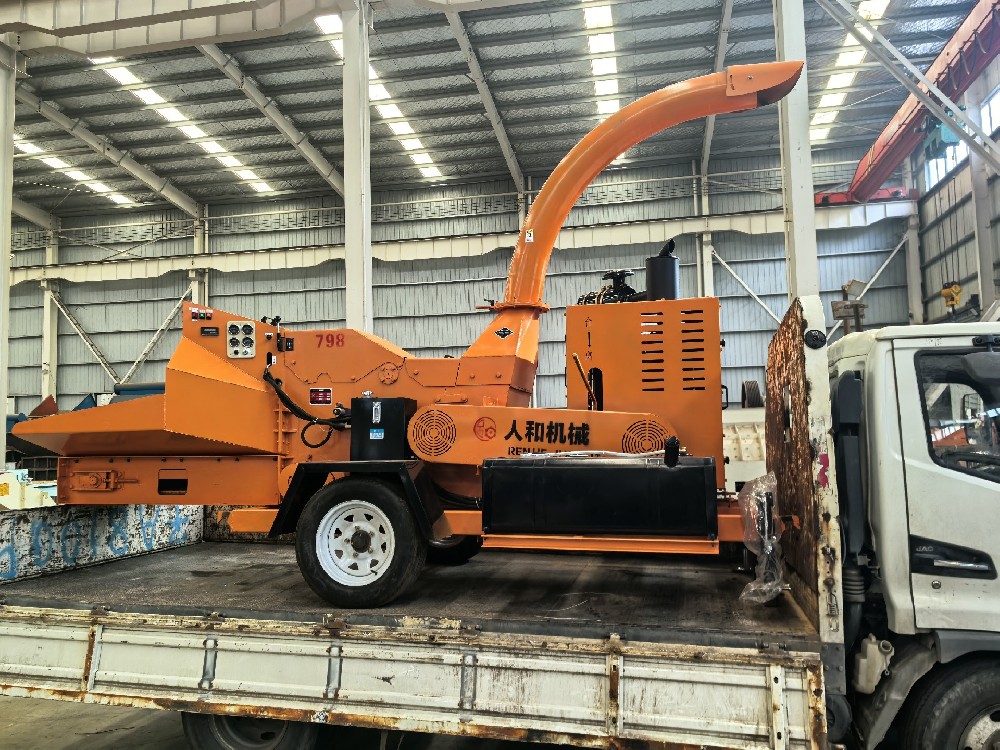 The scene of the branch crusher sent by Renhe Machinery to Hubei Heavy Industry